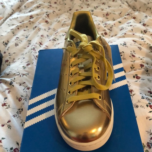 Adidas shoes - Picture 2 of 4